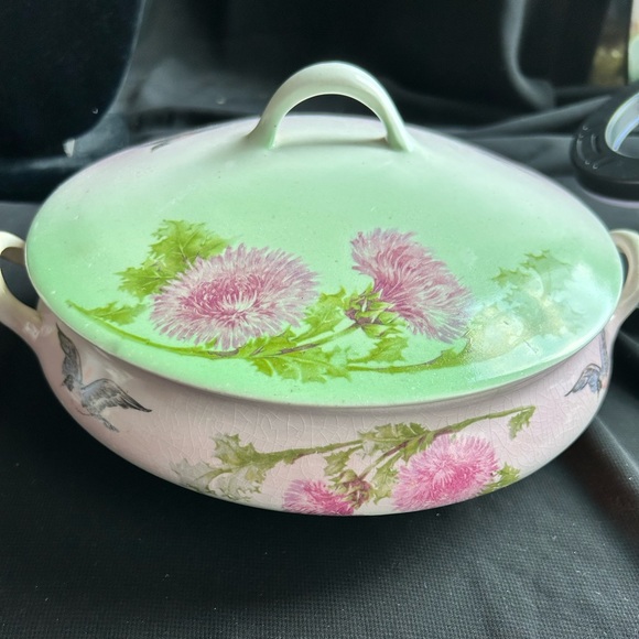 VTG Beautiful pink and green decorative tureen with birds and thistle. No chips - Picture 2 of 10